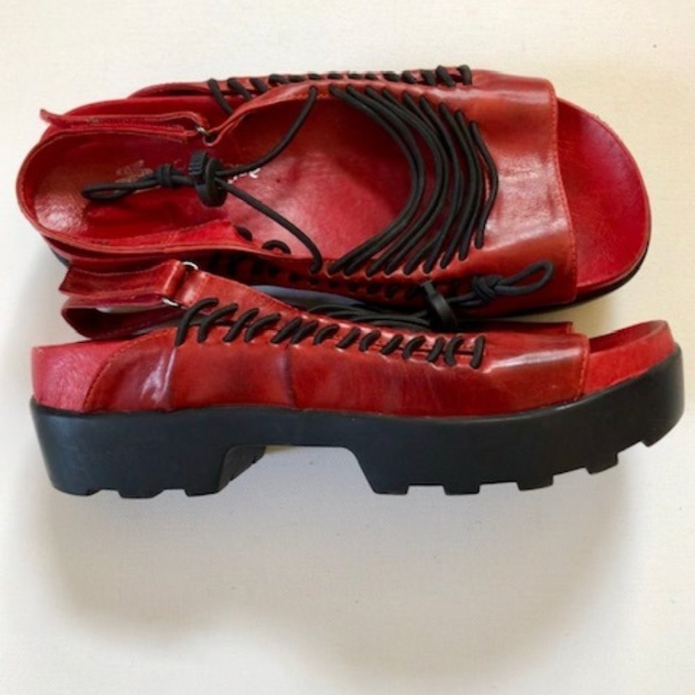 ANTELOPE RED LEATHER PLATFORM SANDALS SIZE 39